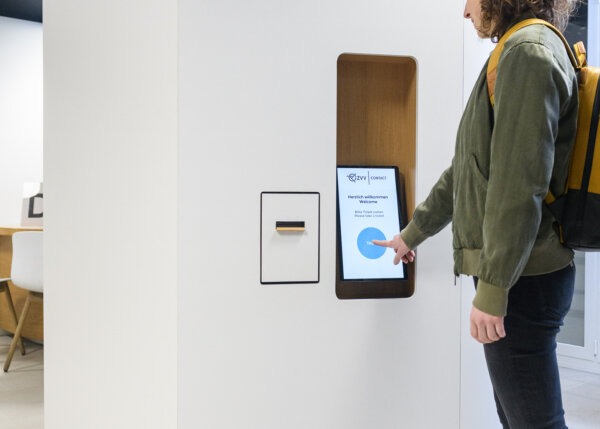 Screencom Case Studies 1400x1000 ZVV Contact Projectdetailmedia1